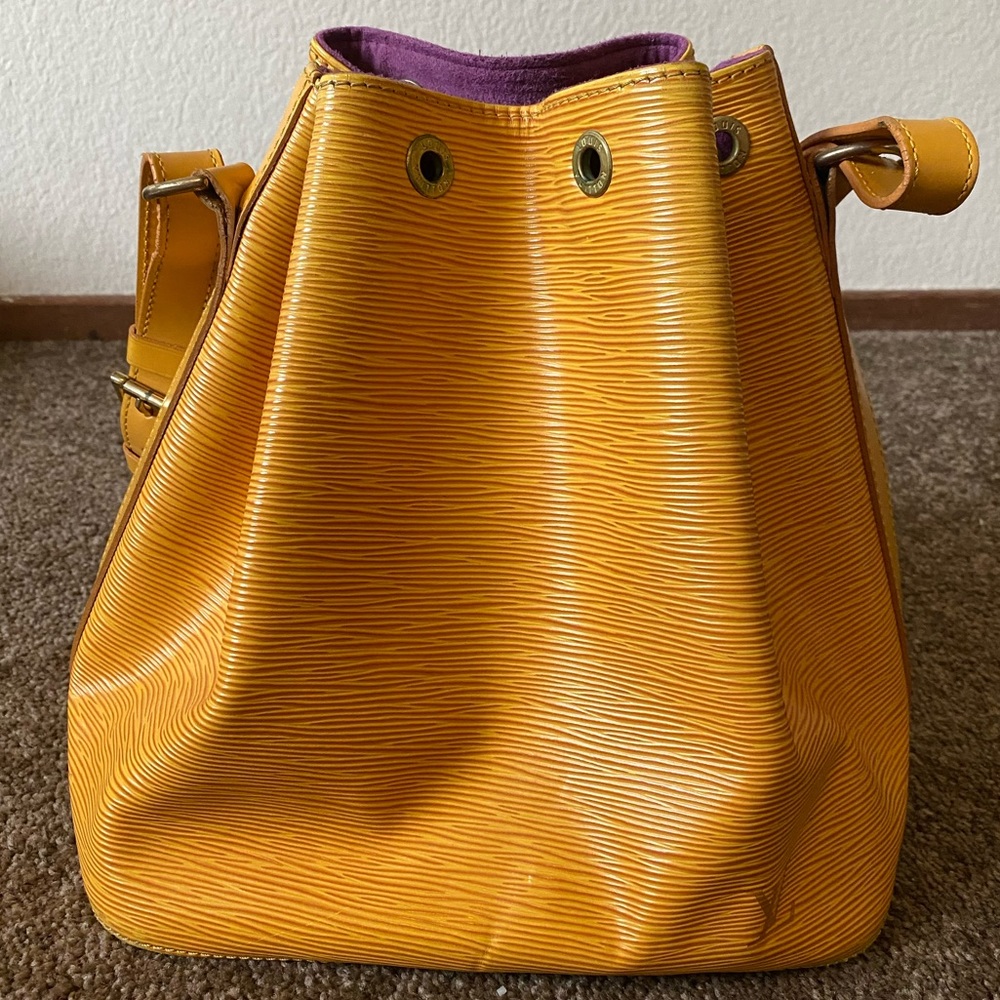 LV Epi Noe Mustard Bucket Bag